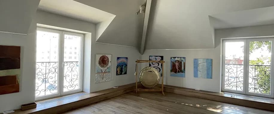 gallery slide